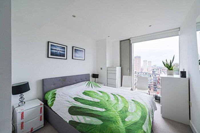 1 Bedroom Flat To Rent In Landmark West Tower, Canary Wharf, London, E14