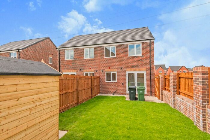 3 Bedroom Semi-Detached House To Rent In Albert Rise, Morley, Leeds, West Yorkshire, LS27