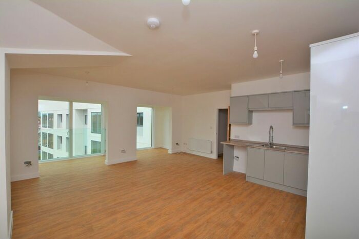 2 Bedroom Flat To Rent In Albany Road, Sittingbourne, ME10