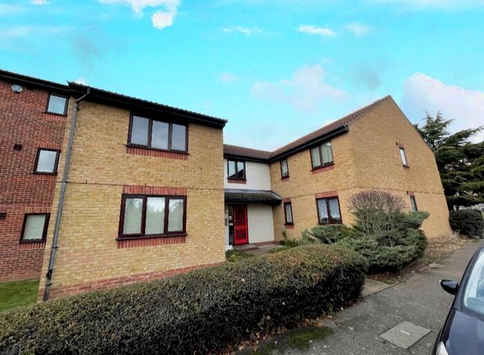 2 Bedroom Flat To Rent In Elmdon Road, South Ockendon RM15