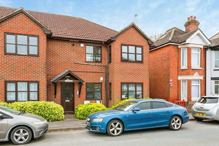 2 Bedroom Flat For Sale In Grove Road, Southampton, SO15