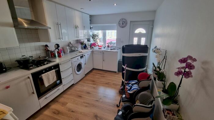 4 Bedroom Semi-Detached House To Rent In Penshurst Road, Thornton Heath, CR7