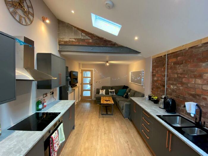 5 Bedroom House To Rent In Daisy Road, Edgbaston, Birmingham, West Midlands, B16