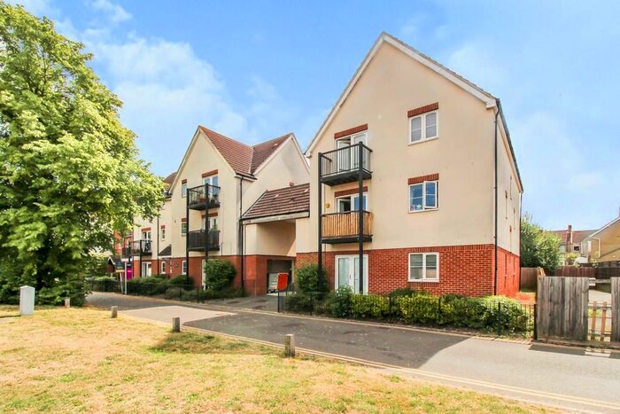 1 Bedroom Apartment To Rent In Towpath Gardens, The Moorings, Town Centre, SN1