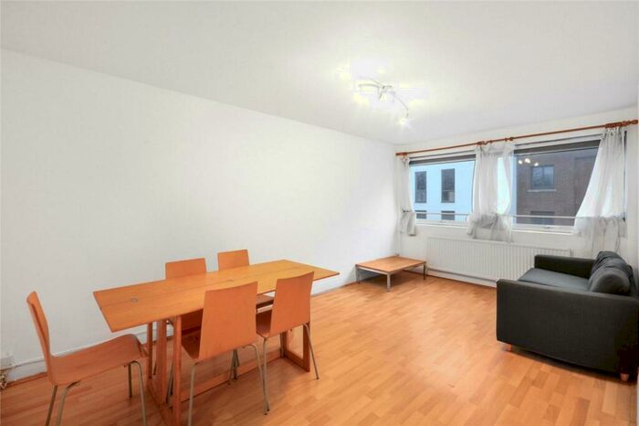3 Bedroom Flat To Rent In Austin Road, Battersea, London, SW11