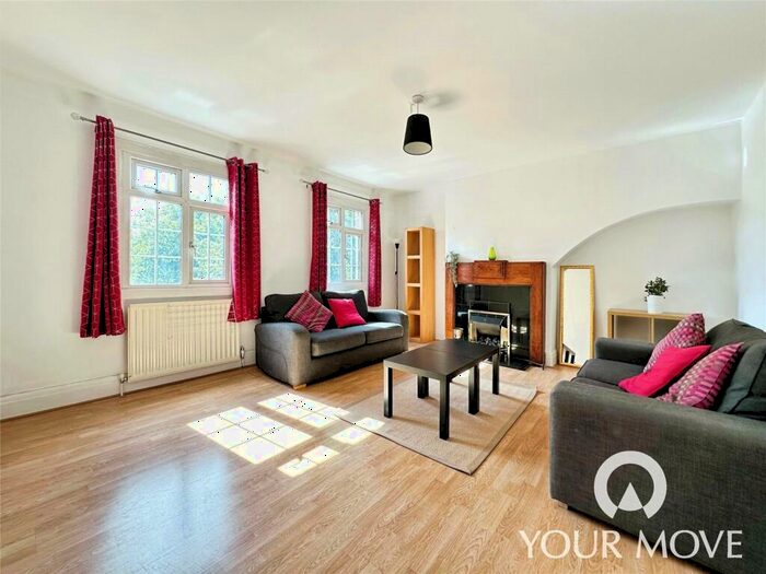 3 Bedroom Flat To Rent In Well Hall Road, London, SE9