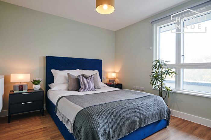 2 Bedroom Flat To Rent In North Row, Milton Keynes, MK9
