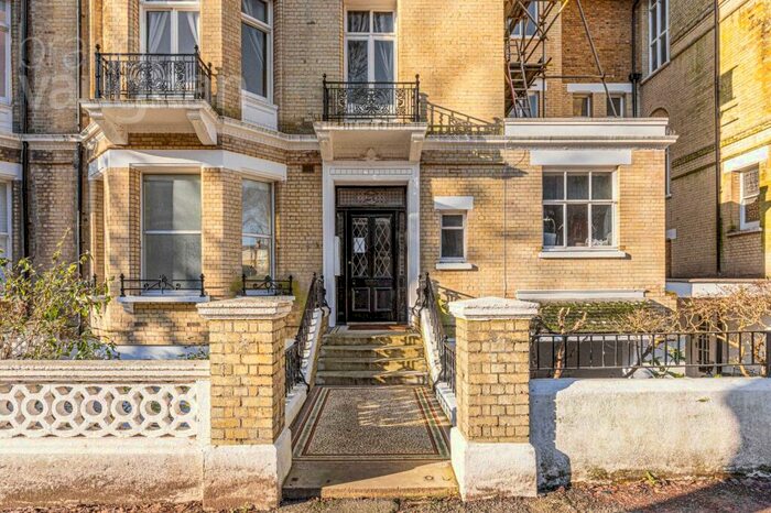 1 Bedroom Flat For Sale In First Avenue, Hove, BN3