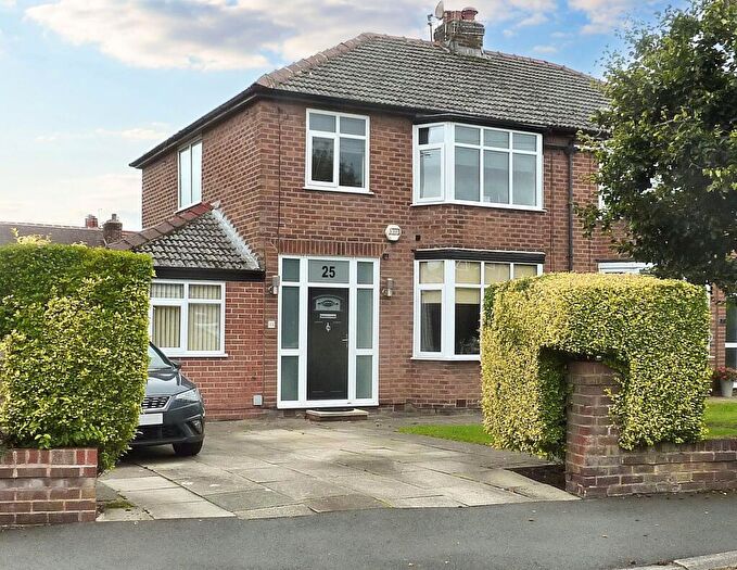 3 Bedroom House For Sale In Maple Grove, Worsley, M28