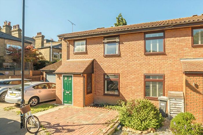 4 Bedroom End Of Terrace House For Sale In Oliver Close, Chiswick, W4