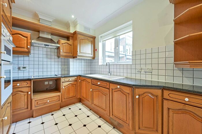 2 Bedroom Flat To Rent In The Downs, Wimbledon Village, London, SW20