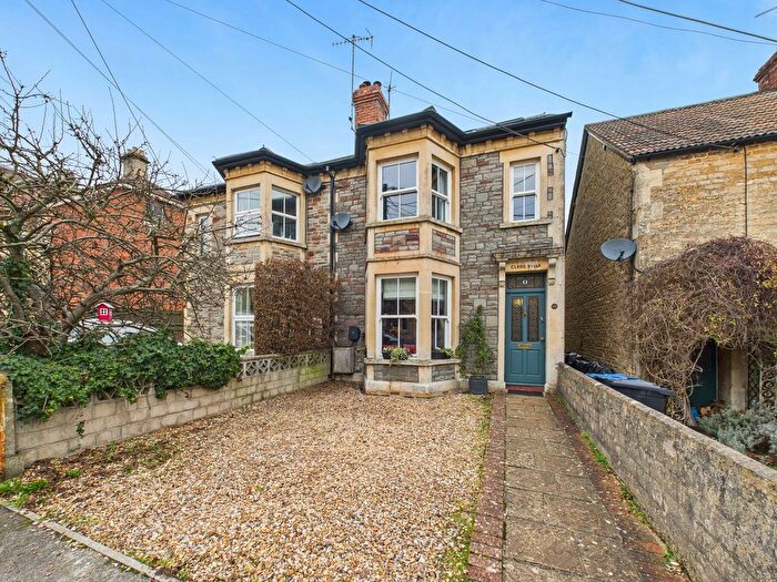 4 Bedroom Semi Detached House For Sale In Shelburne Road, Calne, SN11