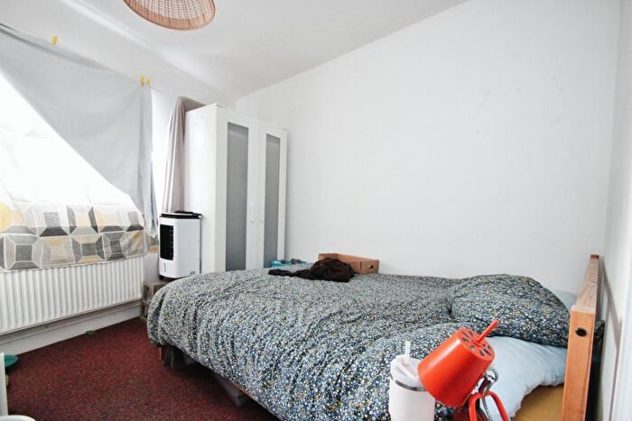 2 Bedroom Flat To Rent In Ashton Road - Bedminster, BS3