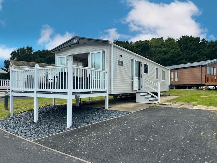 2 Bedroom Mobile/park Home For Sale In The Pines, Cayton Bay Holiday Park, Scarborough, YO11