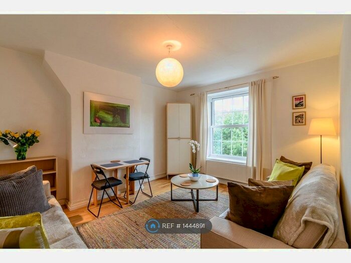 3 Bedroom Flat To Rent In Harper Road, London, SE1