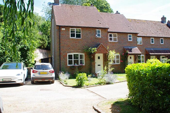 2 Bedroom House For Sale In Wingfield Close, Ewelme, OX10