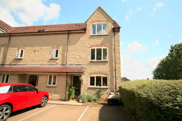 2 Bedroom Ground Flat To Rent In Kimber Close Wheatley Oxford, OX33