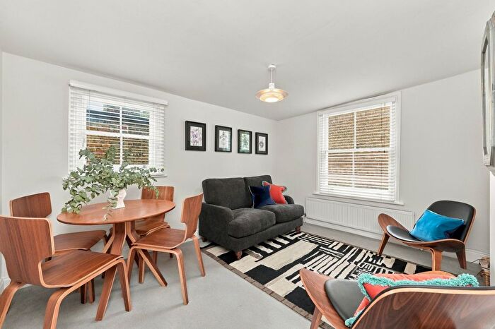 2 Bedroom Flat To Rent In Atherfold Road, Clapham North, London, SW9