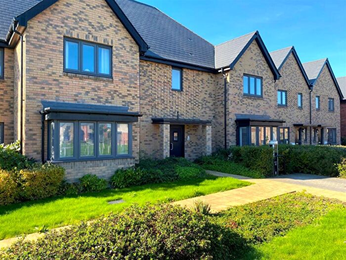 2 Bedroom Apartment For Sale In Cinders Lane, Yapton, BN18