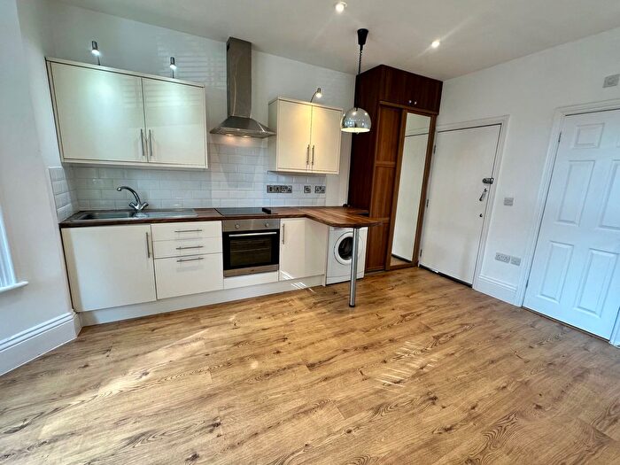 1 Bedroom Flat To Rent In Wellington Road, Bournemouth, BH8