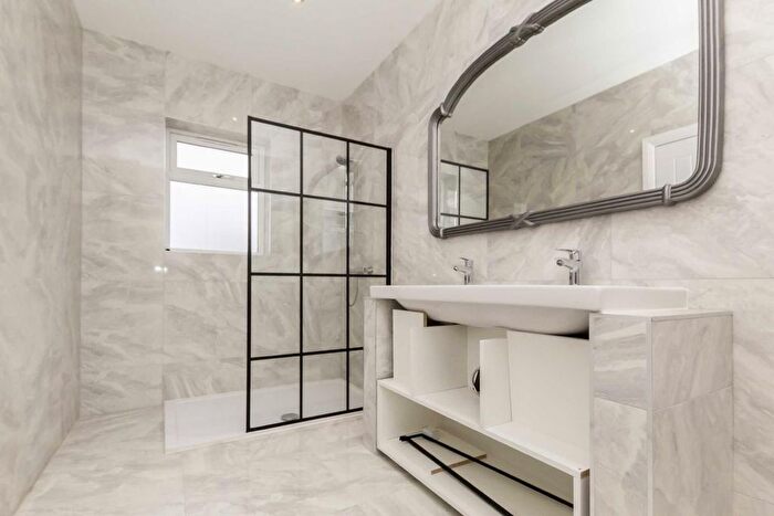 2 Bedroom Flat To Rent In Whitton Dene, Whitton, TW7