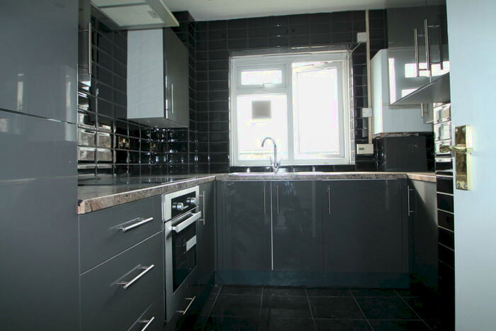 1 Bedroom Flat To Rent In Throwley Close, SE2