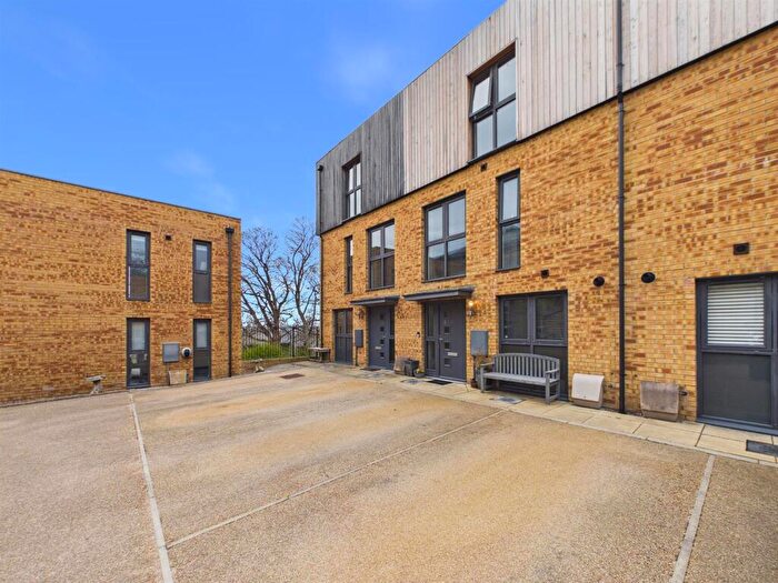 4 Bedroom Terraced House For Sale In North Dene Drive, Low Fell, Gateshead, NE9