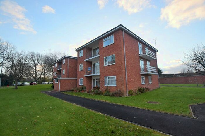 2 Bedroom Flat To Rent In Pembroke Close, Taunton TA1