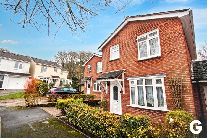 3 Bedroom Link Detached House For Sale In The Mount, Ringwood, Hampshire, BH24
