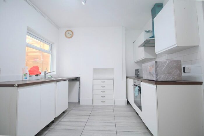 2 Bedroom End Of Terrace House To Rent In Hazel Road, Erith, DA8
