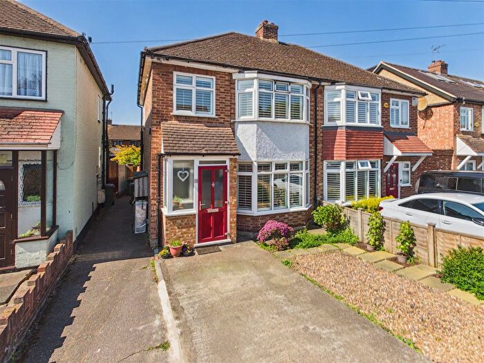 3 Bedroom Semi-Detached House For Sale In Braycourt Avenue, Walton-On-Thames, KT12