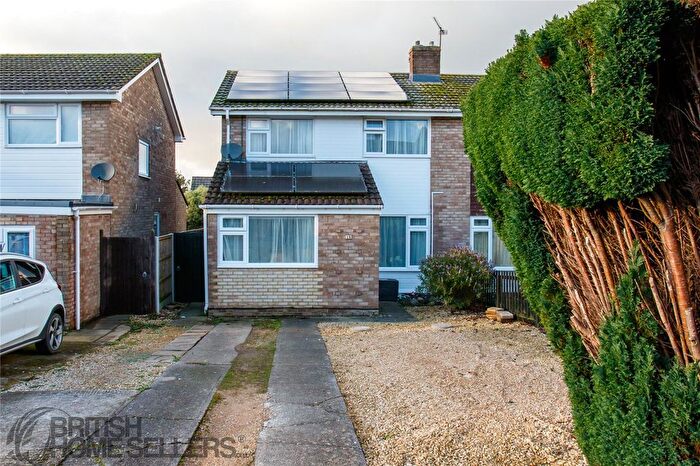 3 Bedroom Semi-Detached House For Sale In Kingsmead, Nailsea, Bristol, Somerset, BS48