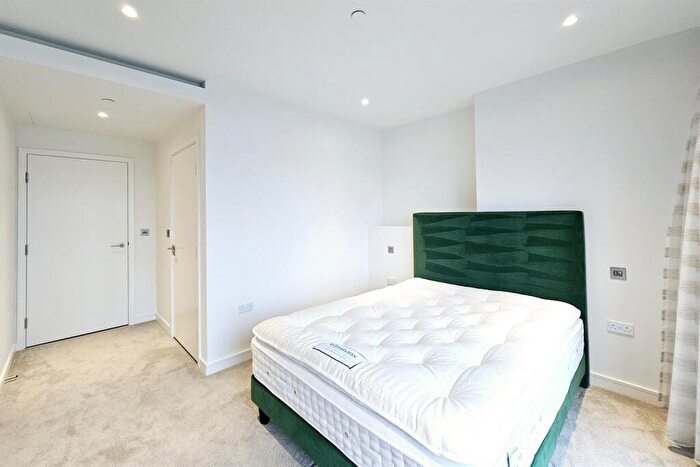 2 Bedroom Flat To Rent In Hampton Tower, E14