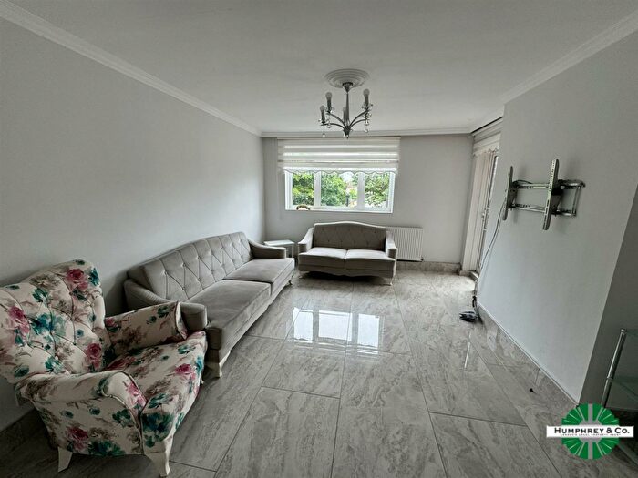 3 Bedroom Flat To Rent In Selby Road, London, N17