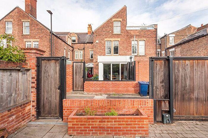 6 Bedroom Terraced House For Sale In West Avenue, Gosforth, Newcastle Upon Tyne, NE3