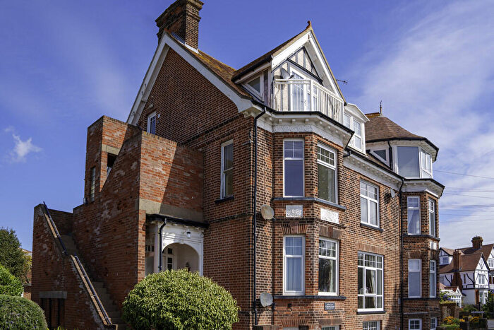 2 Bedroom Apartment For Sale In Graham Court, Hamilton Gardens, Felixstowe, IP11