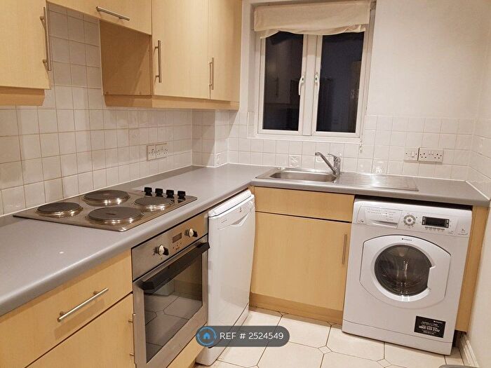 2 Bedroom Flat To Rent In Rowan Place, Colchester, CO1