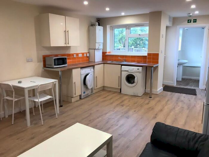 6 Bedroom Terraced House To Rent In Hubert Road, Selly Oak, Birmingham, B29