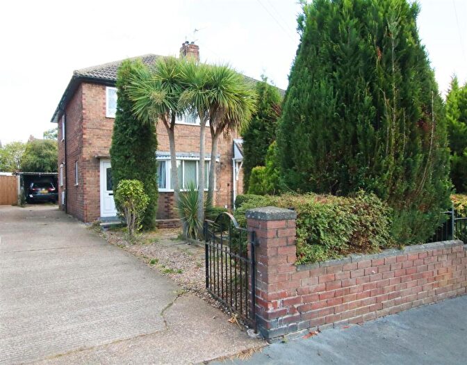 3 Bedroom Semi-Detached House For Sale In Milton Road, Carcroft, Doncaster, DN6