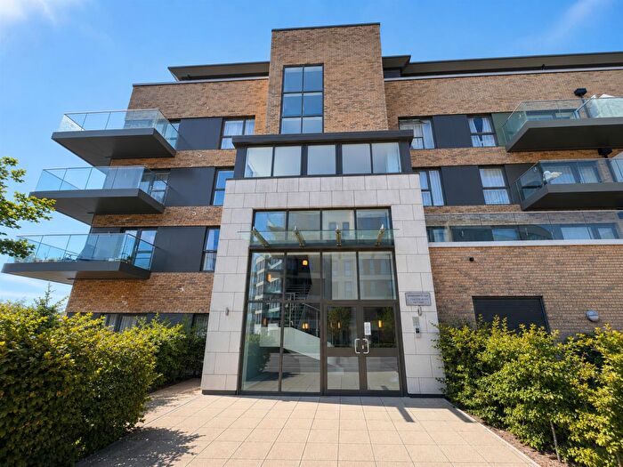 2 Bedroom Apartment To Rent In Flagstaff Road, Reading, RG2
