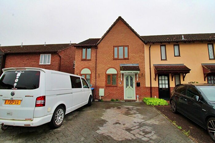 3 Bedroom End Of Terrace House For Sale In Weaver Drive, Long Lawford, CV23
