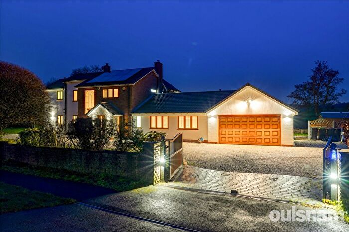 4 Bedroom Detached House For Sale In Redditch Road, Alvechurch, Birmingham, Worcestershire, B48