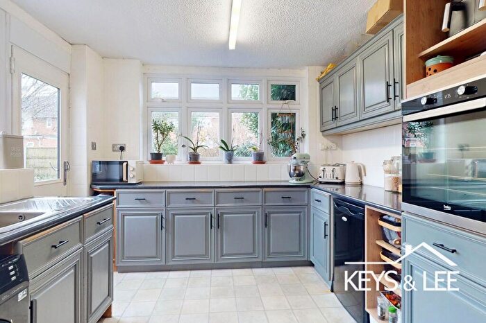 3 Bedroom End Of Terrace House For Sale In Peartree Gardens, Romford, RM7