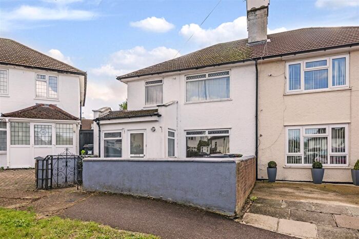 4 Bedroom Property For Sale In Delius Close, Elstree, Borehamwood, WD6