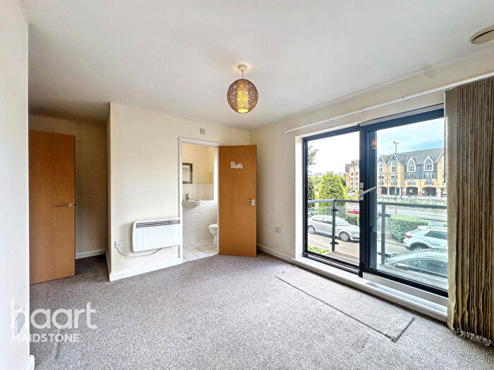 2 Bedroom Apartment For Sale In Mckenzie Court, Maidstone, ME14