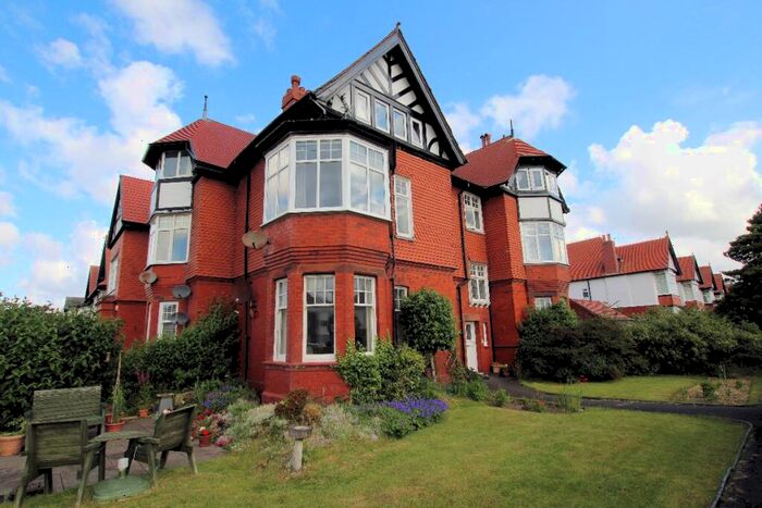3 Bedroom Apartment To Rent In Flat, Clifton Drive South, St. Annes, FY8