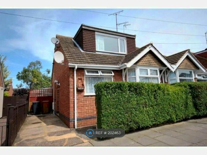3 Bedroom Semi-Detached House To Rent In Yelvertoft Road, Northampton, NN2