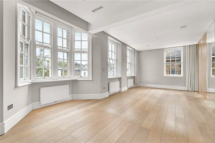 3 Bedroom Flat To Rent In The Little Boltons, Chelsea, London, SW5