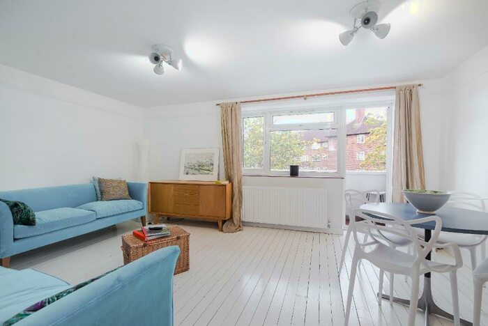 3 Bedroom Apartment To Rent In Priests Bridge, London, SW14