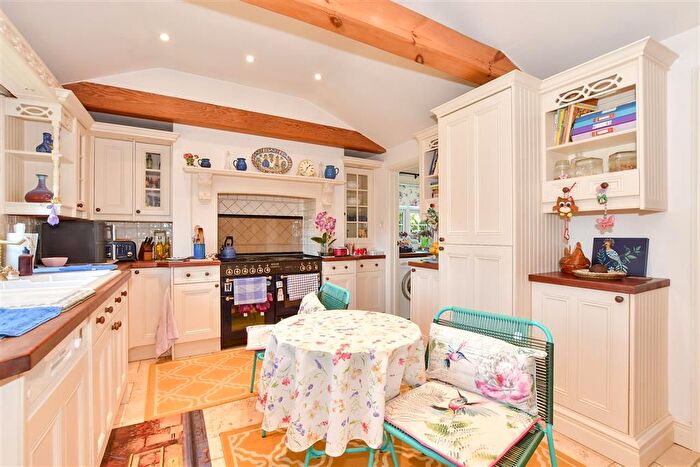 3 Bedroom Detached Bungalow For Sale In Kings Platt, Shipley, Horsham, West Sussex, RH13